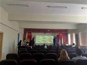 Büro Hizmetlesi ve Sekreterlik Bölümü İkinci Sınıf Öğrencileri Kadına Şiddet Programı Düzenledi