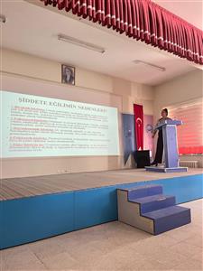 Büro Hizmetlesi ve Sekreterlik Bölümü İkinci Sınıf Öğrencileri Kadına Şiddet Programı Düzenledi