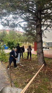 Büro Hizmetleri ve Sekreterlik Bölümü Öğrencilerimizden Çevre Temizliği ve Çevresel Duyarlılık Etkinliğine Katkı