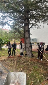 Büro Hizmetleri ve Sekreterlik Bölümü Öğrencilerimizden Çevre Temizliği ve Çevresel Duyarlılık Etkinliğine Katkı